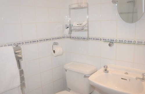 West Cliff Bed & Breakfast | Pinewood Guest House