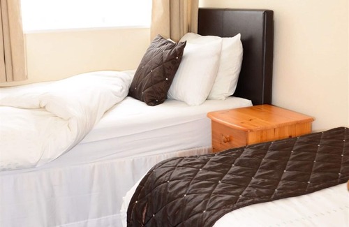 West Cliff Bed & Breakfast | Pinewood Guest House
