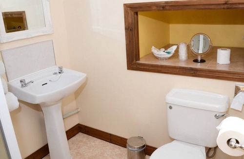 West Cliff Bed & Breakfast | Pinewood Guest House