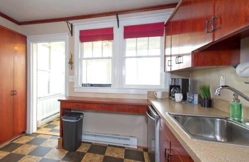 Rileyville House | Ping-Pong & Near Caverns - Mtn. Farmhouse