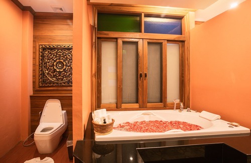 Old City Hotel | Pingviman Hotel