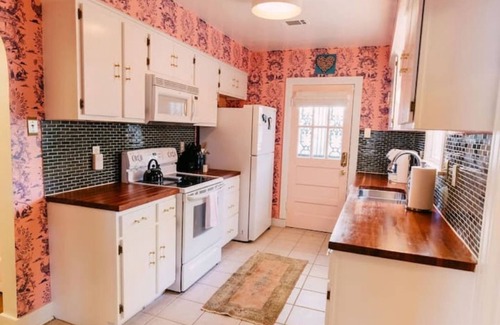 Vollintine-Evergreen House | Pink Brick Rhode at Pettigrew Adventures