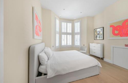 Harrow Road Apartment | Pink Floyd 3BR Flat in Maida Vale near Notting Hill and Little Venice