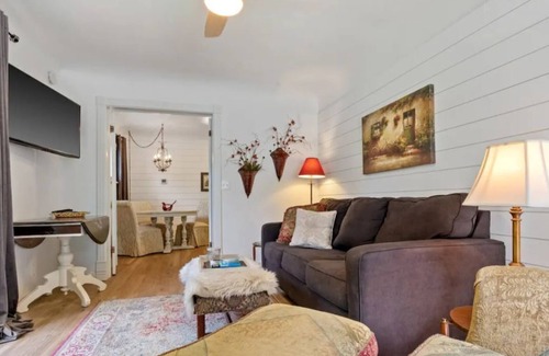 North End Cottage | Pink House Cottage with Private Entrance!