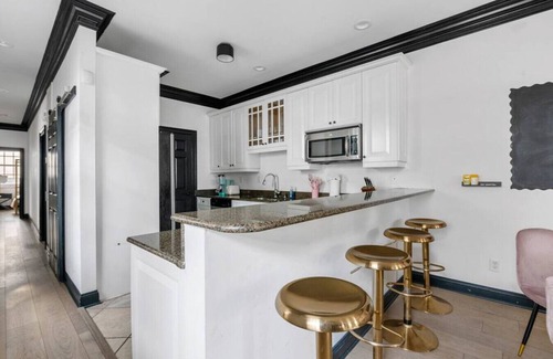 Westside Apartment | Pink House - Downtown Duplex - Sleeps 20