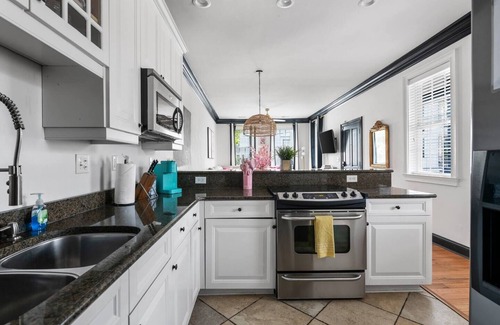 Westside Apartment | Pink House - Downtown Duplex - Sleeps 20