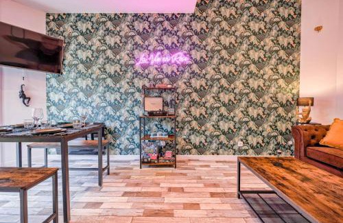 Chauconin-Neufmontiers House | Pink House near Disneyland