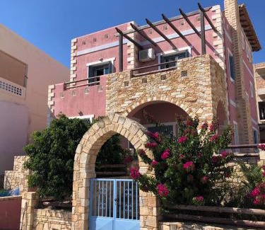 Palaiochora Apartment | Pink House