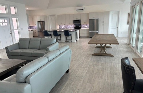 Governor's Harbour House | Pink Sands Point 10 Bedroom Estate