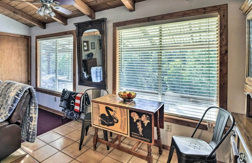 Glencoe Cabin | Pioneer Cabin Retreat w/ Grill & Mtn Views!