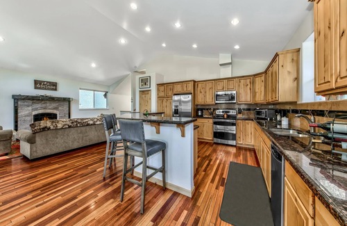Rancho Bijou House | Pioneer Trl 3BR 2.5BA- 5 Mins to Ski, Beach