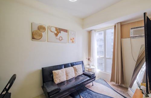 Barangka Ilaya Hotel | Pioneer Woodlands Tower 5 Unit 33-Q