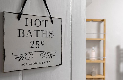 Exeter House | Pip's Cottage by Staytor Accommodation
