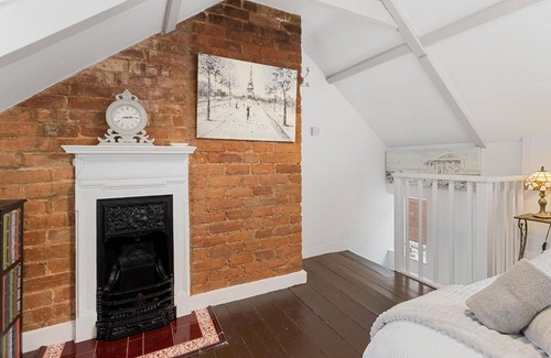 Exeter House | Pip's Cottage by Staytor Accommodation