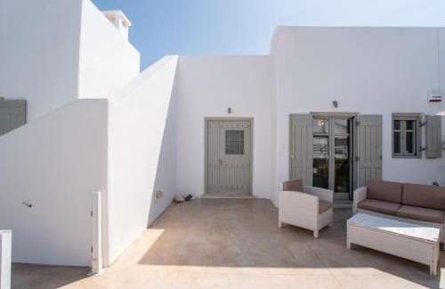 Naousa Villa | Piperi On The Rocks