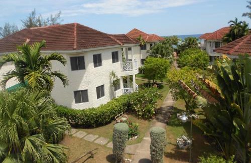 Runaway Bay Resort | Pipers Cove Resort