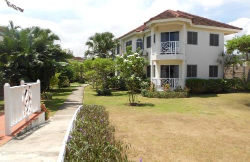 Runaway Bay Resort | Pipers Cove Resort