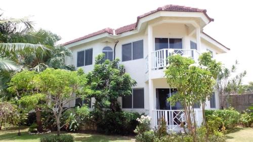 Runaway Bay Resort | Pipers Cove Resort