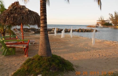 Runaway Bay Resort | Pipers Cove Resort