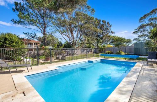 Culburra Beach House | Pipers Spot - Pet Friendly - Fireplace with Swimming Pool