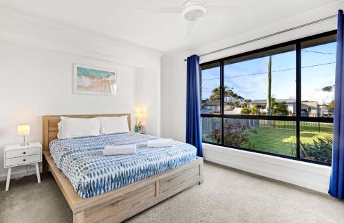 Culburra Beach House | Pipers Spot - Pet Friendly - Fireplace with Swimming Pool