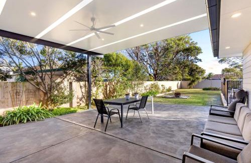 Culburra Beach House | Pipers Spot - Pet Friendly - Fireplace with Swimming Pool