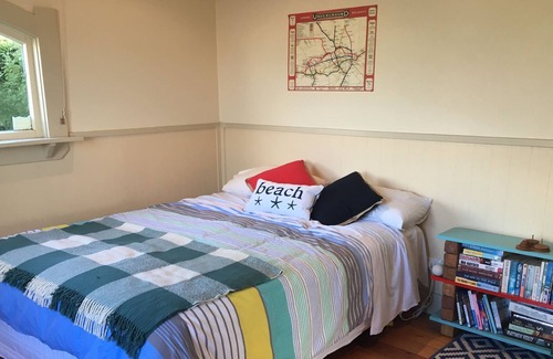 Riverton House | Pipi Point (Beach cottage, 50 metres from shore)
