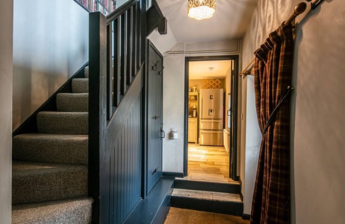 Bakewell Cottage | PIPPINWELL, pet friendly, character holiday cottage in Bakewell