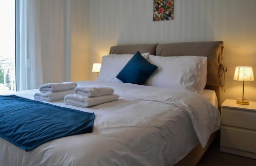 Pasalimani Apartment | Piraeus Two Bedroom Apt The Coastal Nest