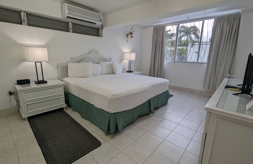 Marine Gardens Hotel | Pirate's Inn
