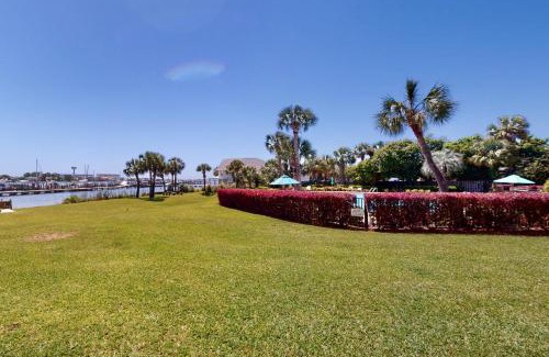 Fort Walton Beach Hotel | Pirates Bay A104