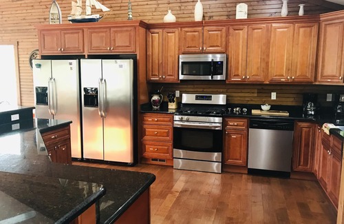La Follette Cabin | Pirates Cove 9 Bed/9 Bath, large hot tub, private fire pit, double dock