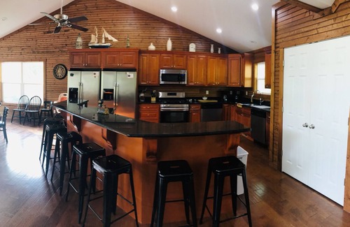 La Follette Cabin | Pirates Cove 9 Bed/9 Bath, large hot tub, private fire pit, double dock