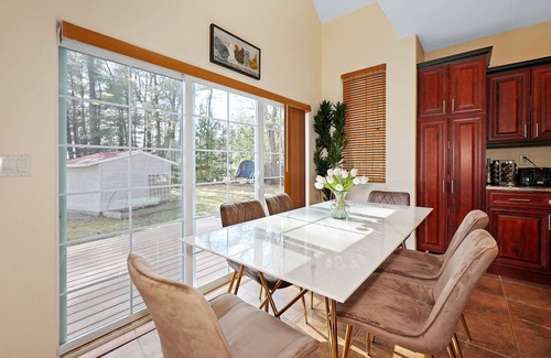 Manchester House | Piscataqua River Reservoir House - with King & Queen beds - Pet Friendly