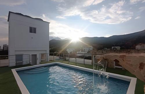 Cali Apartment | Piscina, jacuzzi y vista 360, en La Flora, Cali