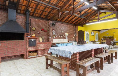 Guararema House | Piscina, jardim, área gourmet e vista arborizada