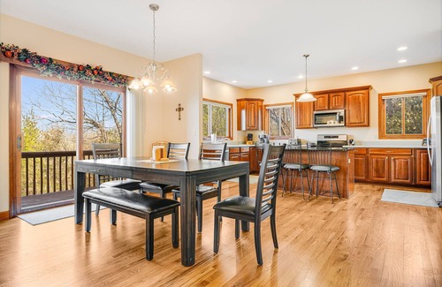 Hendersonville Cabin | Pisgah View | Stunning Mountain Escape w/Wrap-Around Deck & Garage