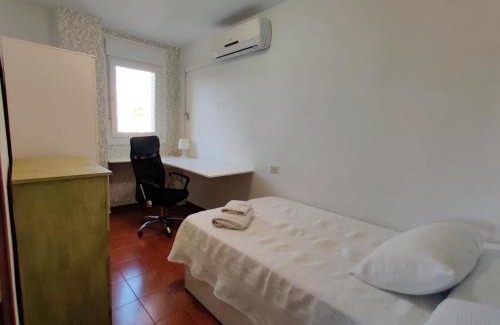 Almeria Apartment | Piso Grande cerca Playa con 5 Aires Acondicionados