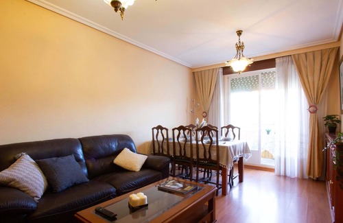 Puente Ladrillo Apartment | Piso Para 6 Personas con Parking Privado