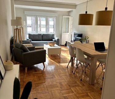 La Corredoria y Ventanielles Apartment | Piso reformado centro de Oviedo