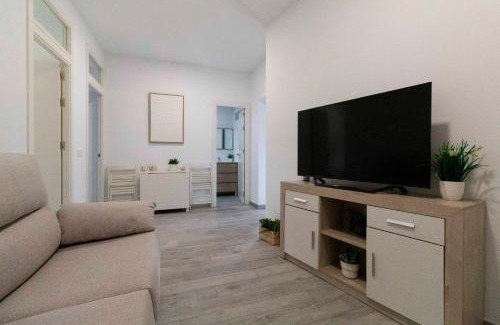 San Carlos-Tartessos Apartment | Piso Reformado next to Santa Justa y Aeropuerto