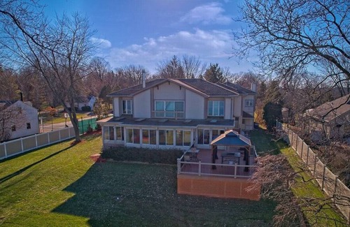 Johnsburg House | Pistakee Lake House Retreat on Chain O' Lakes