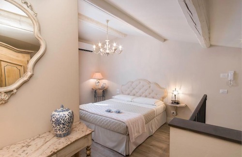 Pistoia House | Pistoia Luxury Suite