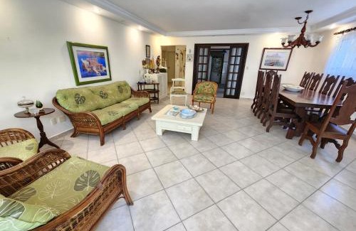 Pitangueiras Apartment | Pitangueiras 3 quartos aconchegante , esquina com a praia e shopping