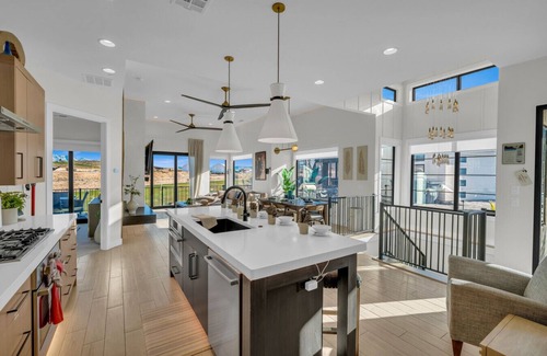 Hurricane House | Pitch Perfect ~ Golf Course Views ~ Spa