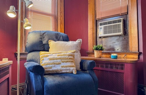 Duquesne House | Pittsburg Mansion! 12 Bedrooms with 24 Beds plus WiFi