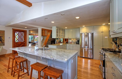 Pittsfield House | Pittsfield Chalet Beautiful home in charming Pittsfield Vermont only a few miles from Killington.