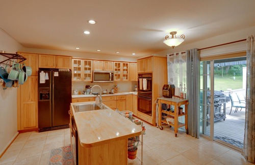 Pittsfield House | Pittsfield Home w/Deck - 12 Mi to Jiminy Peak!