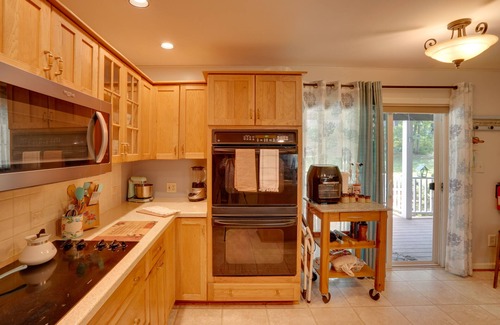Pittsfield House | Pittsfield Home w/Deck - 12 Mi to Jiminy Peak!