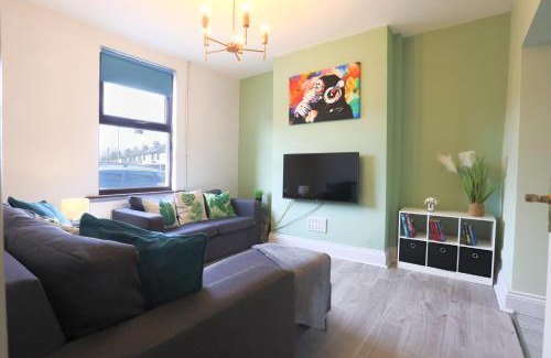 Cheltenham House | Pittville Place - Near Cheltenham Town - 2 Bed Home - Sleeps 6